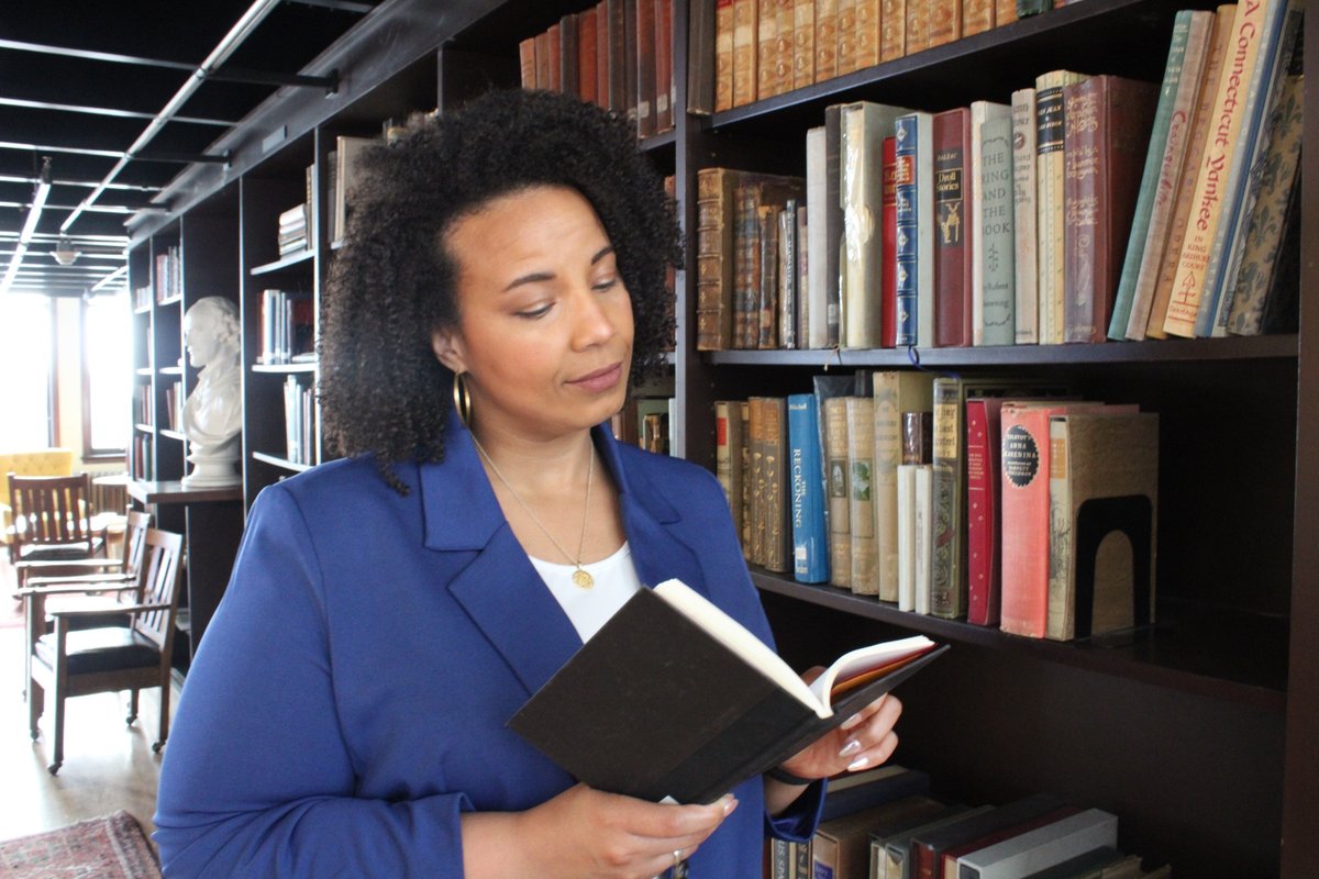 Tiffany Fears reading in a library